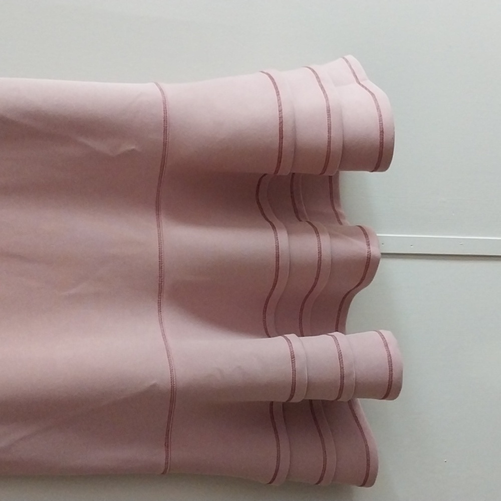 ๐๏ธSUGAR + LIPS DRESS๐๏ธ - Picture 4 of 5